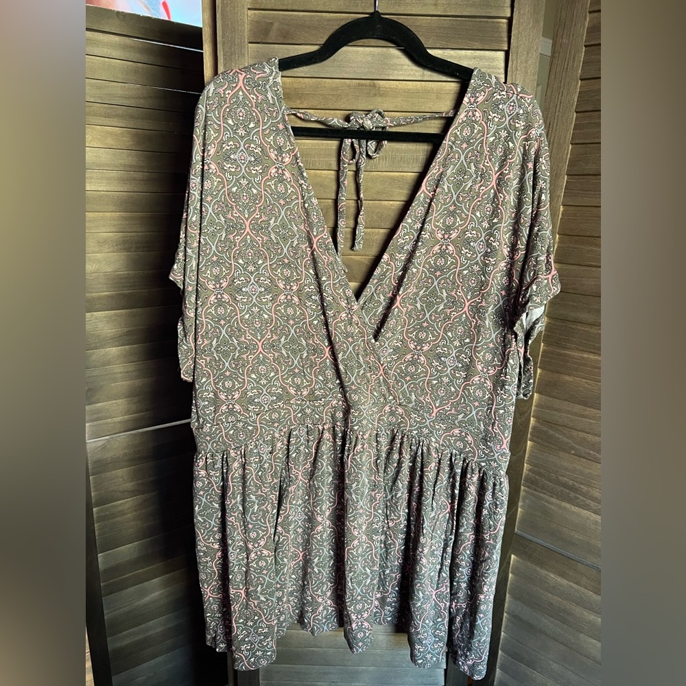 Torrid super soft printed top with bow in the back